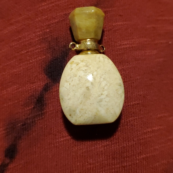 New Chrysanthemum Coral Essential Oils Pendant. - Picture 3 of 8